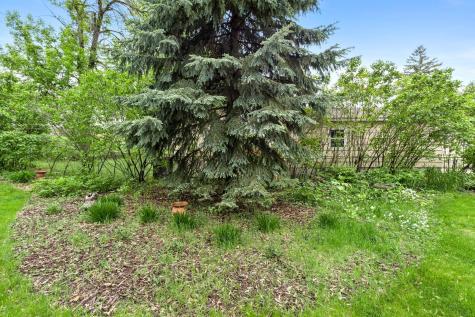 942 7th Avenue E Shakopee MN 55379