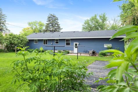 942 7th Avenue E Shakopee MN 55379