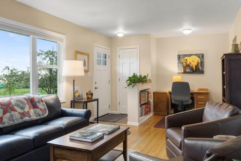 942 7th Avenue E Shakopee MN 55379