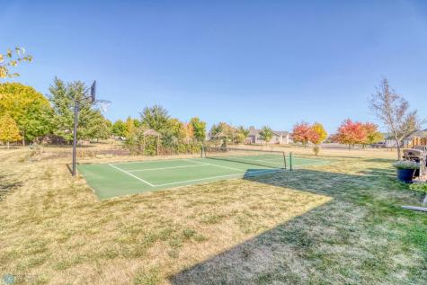518 Allyson Circle Moorhead MN 56560