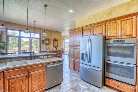 518 Allyson Circle Moorhead MN 56560
