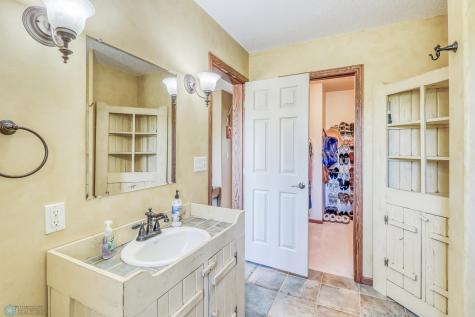 518 Allyson Circle Moorhead MN 56560
