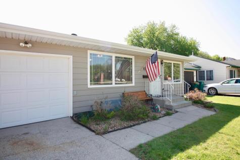 826 4th Street N Wahpeton ND 58075