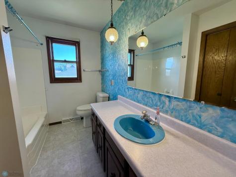 589 6th Street SE Valley City ND 58072