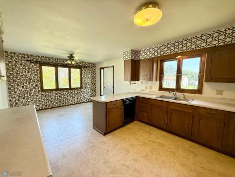 589 6th Street SE Valley City ND 58072