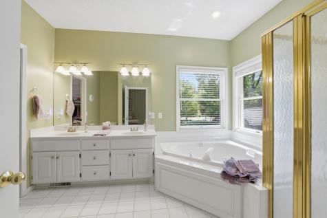 1084 Tamberwood Court Woodbury MN 55125