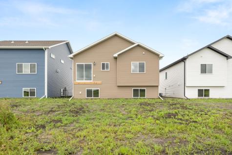 2623 38 Avenue S Moorhead MN 56560