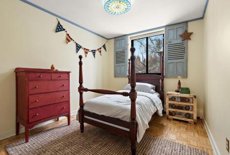 1912 Dupont Avenue S Minneapolis MN 55403