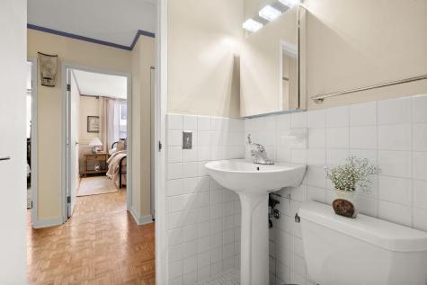 1912 Dupont Avenue S Minneapolis MN 55403