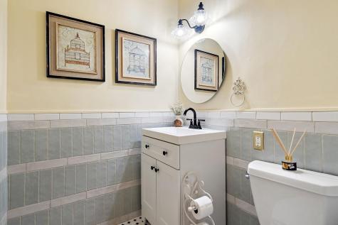 1912 Dupont Avenue S Minneapolis MN 55403