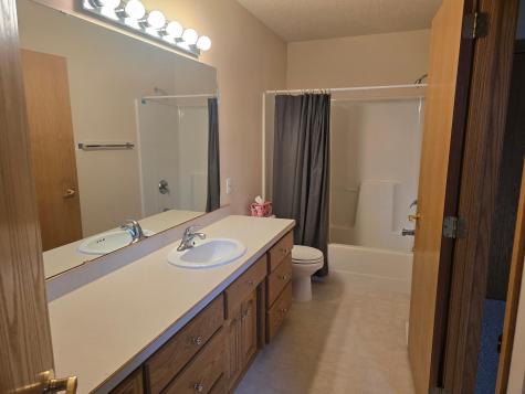 3323 W Prairiewood Drive S Fargo ND 58103