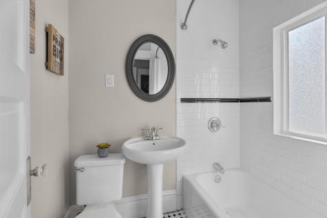 673 Jessamine Avenue E Saint Paul MN 55106