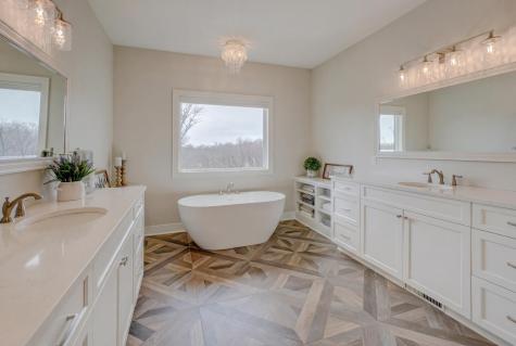 21 Cherrywood Circle North Oaks MN 55127