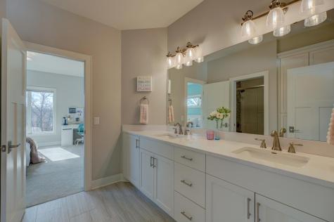 21 Cherrywood Circle North Oaks MN 55127