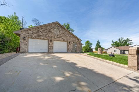 905 Brook Lane NE Owatonna MN 55060