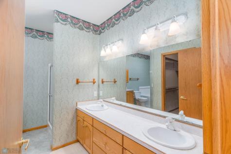 318 44th Avenue S Moorhead MN 56560