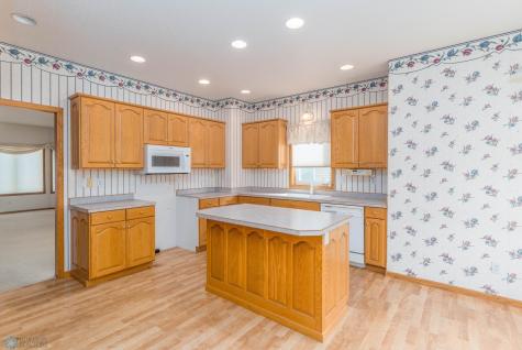 318 44th Avenue S Moorhead MN 56560