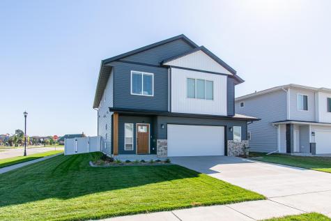 5507 Lori Lane W West Fargo ND 58078