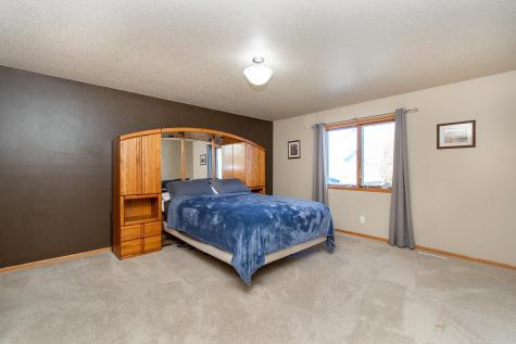 4237 35th Avenue S Fargo ND 58104