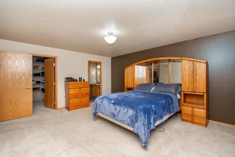 4237 35th Avenue S Fargo ND 58104