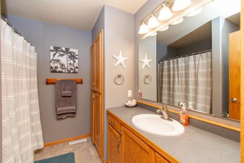 4237 35th Avenue S Fargo ND 58104