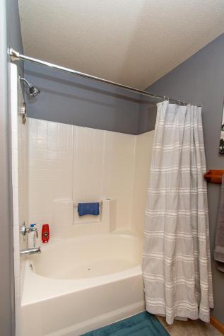 4237 35th Avenue S Fargo ND 58104