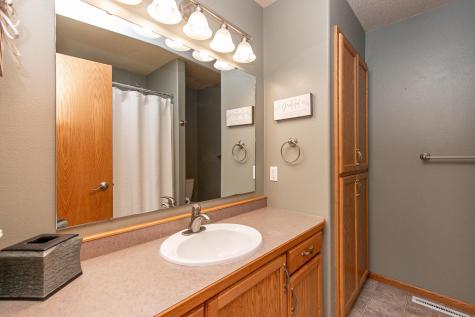 4237 35th Avenue S Fargo ND 58104