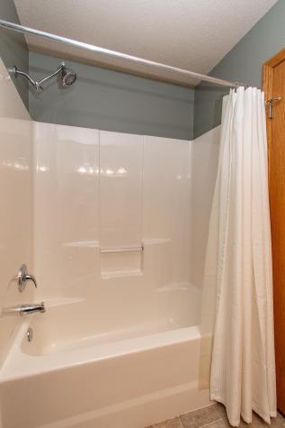 4237 35th Avenue S Fargo ND 58104