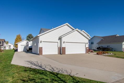 4237 35th Avenue S Fargo ND 58104