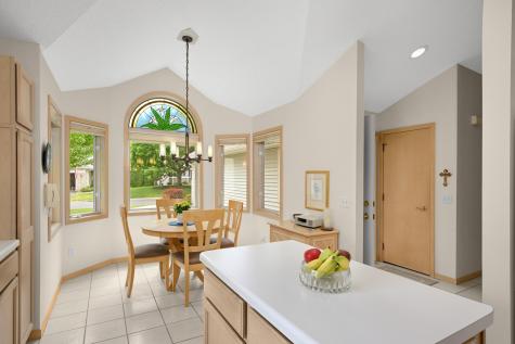7160 Oak Pointe Curve Bloomington MN 55438