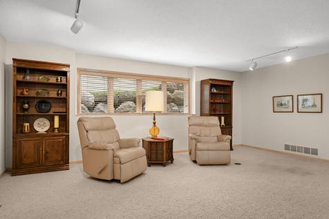 7160 Oak Pointe Curve Bloomington MN 55438