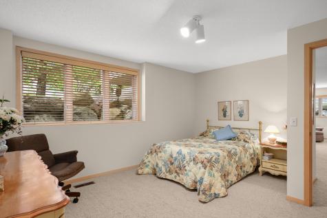 7160 Oak Pointe Curve Bloomington MN 55438