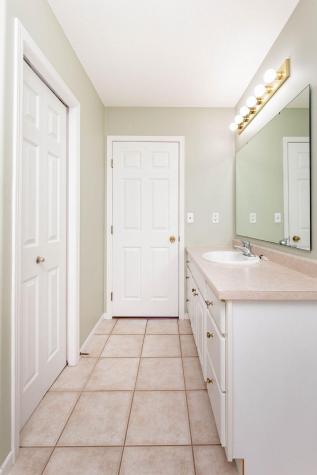 987 14th Avenue E West Fargo ND 58078