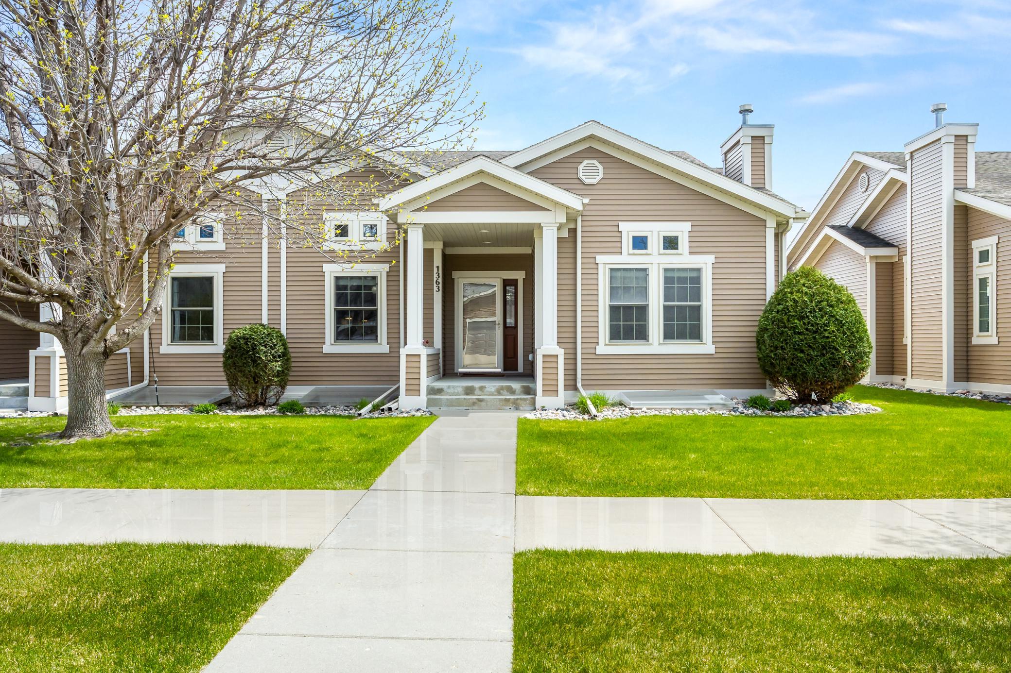 1363 Highpointe Drive N Fargo ND 58102