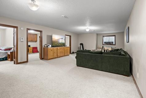 1363 Highpointe Drive N Fargo ND 58102