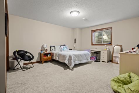 1363 Highpointe Drive N Fargo ND 58102