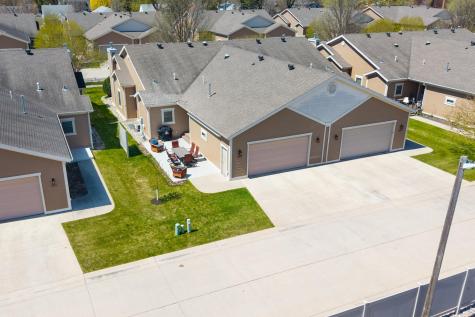1363 Highpointe Drive N Fargo ND 58102