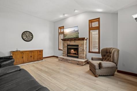 1363 Highpointe Drive N Fargo ND 58102
