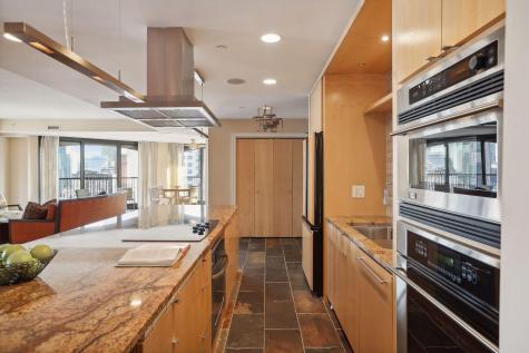 1235 Yale Place Minneapolis MN 55403
