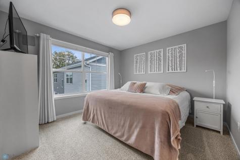 624 10th Avenue N Fargo ND 58102