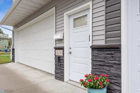624 10th Avenue N Fargo ND 58102