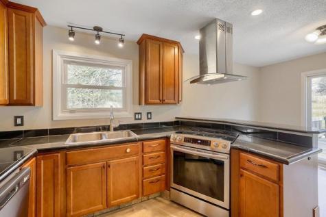 4668 Penkwe Way Eagan MN 55122