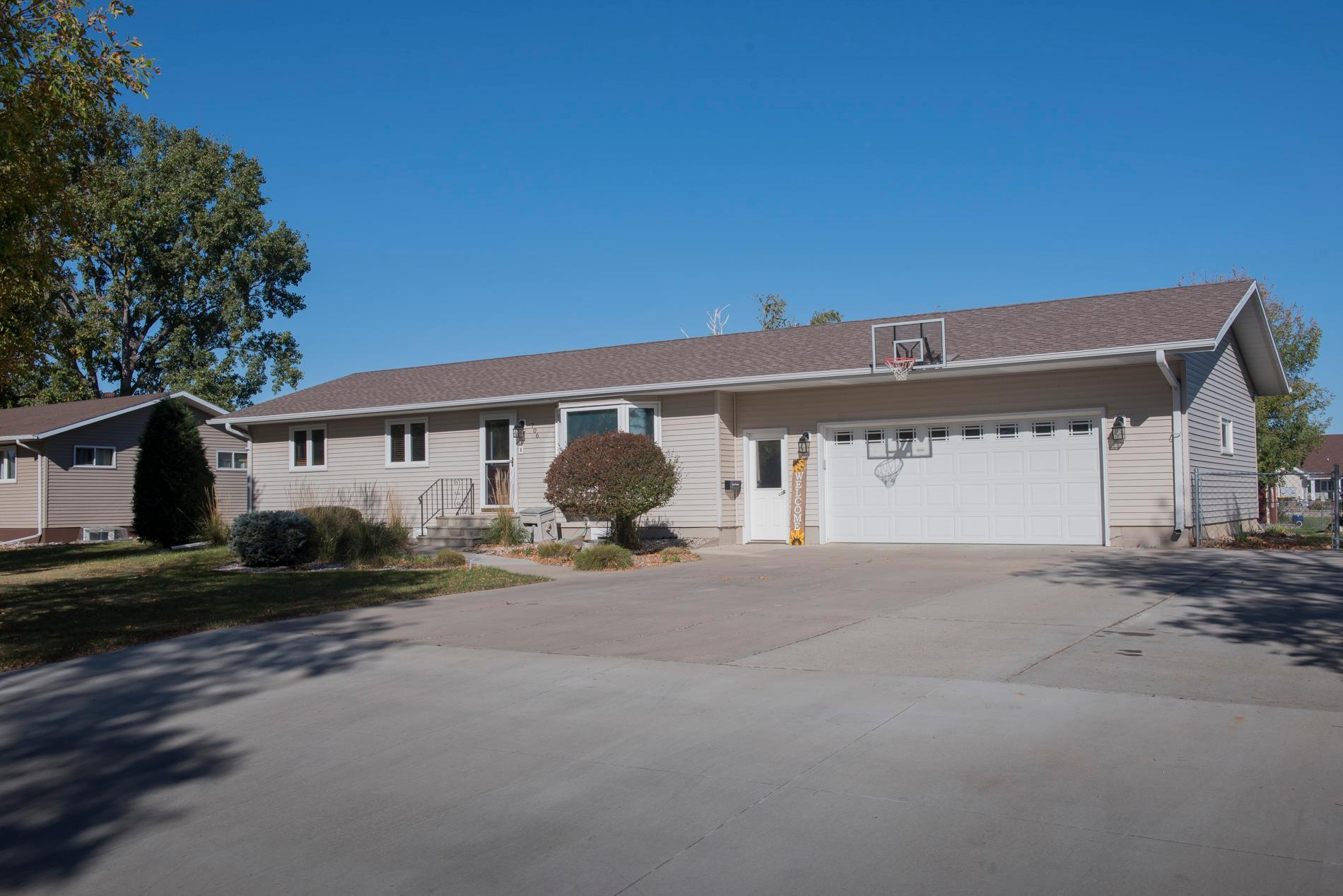 706 3rd Avenue NE Hillsboro ND 58045