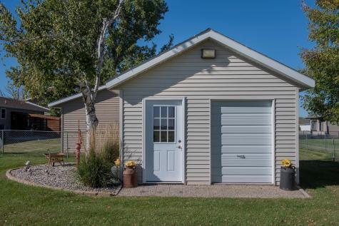 706 3rd Avenue NE Hillsboro ND 58045