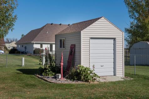 706 3rd Avenue NE Hillsboro ND 58045