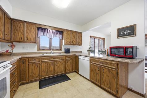 77 18th Avenue N Fargo ND 58102