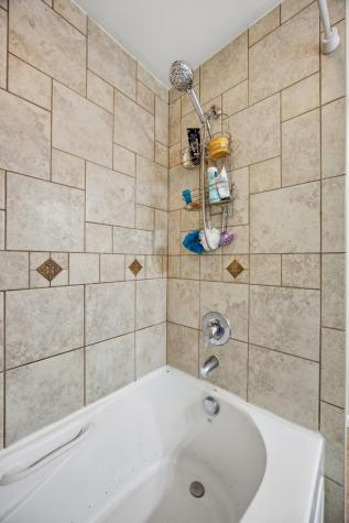 77 18th Avenue N Fargo ND 58102