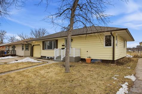 77 18th Avenue N Fargo ND 58102