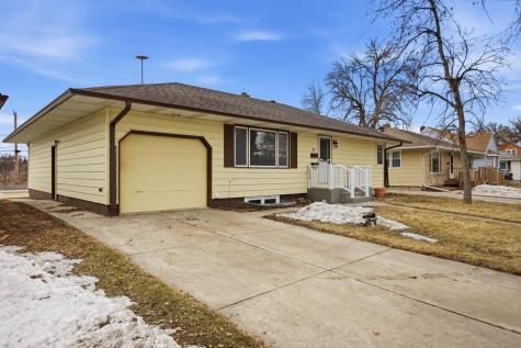 77 18th Avenue N Fargo ND 58102