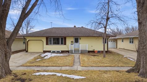 77 18th Avenue N Fargo ND 58102